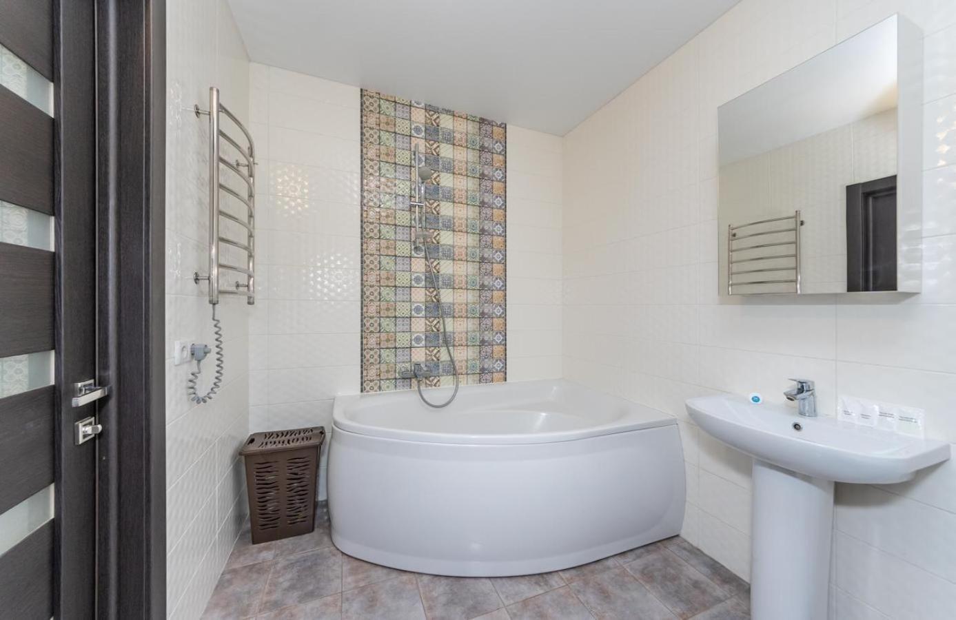 Apartment On Draghomanova 2A Kijów Zewnętrze zdjęcie