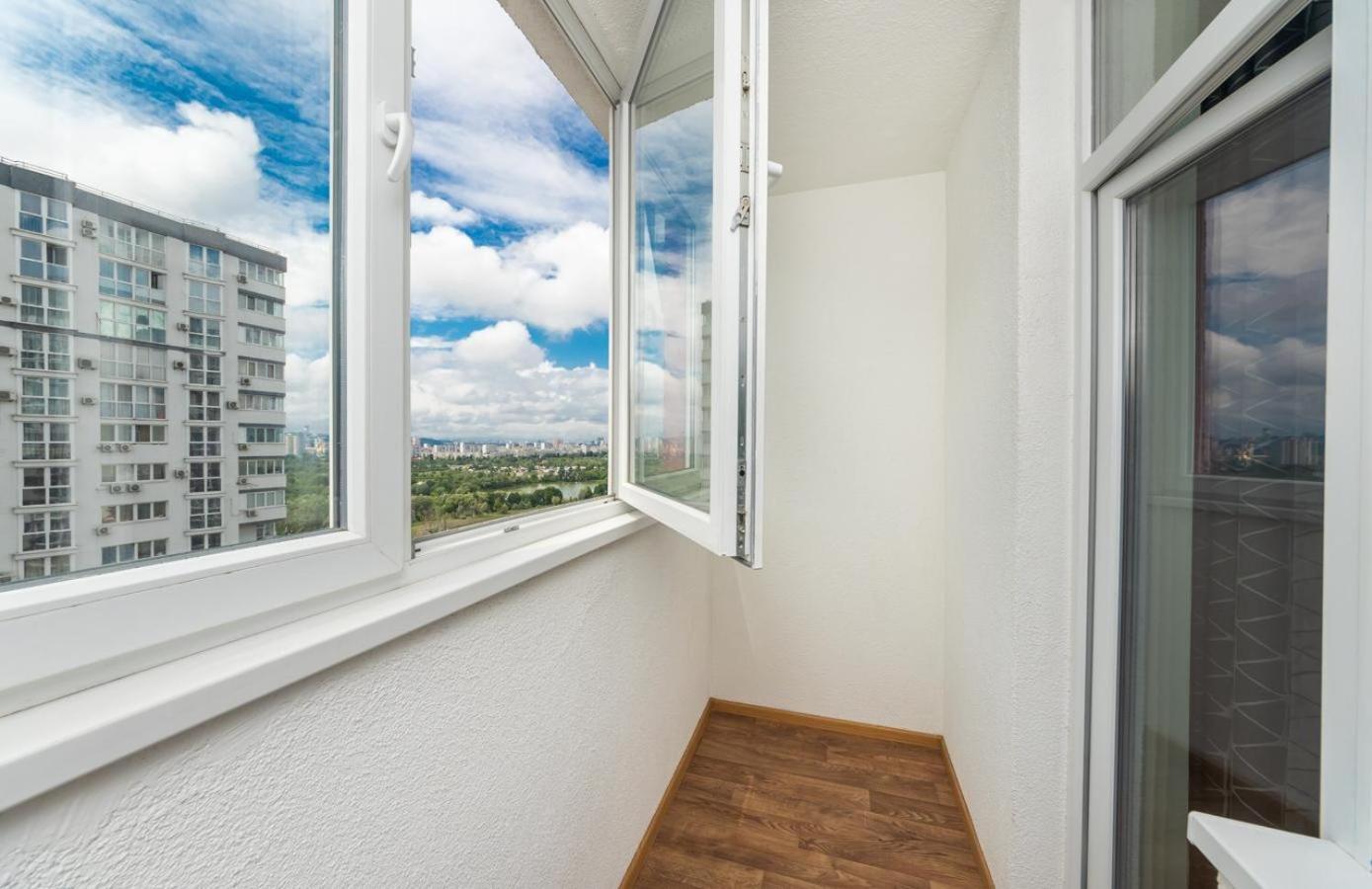 Apartment On Draghomanova 2A Kijów Zewnętrze zdjęcie